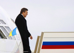 Янукович прилетел в Ростов-на-Дону в сопровождении истребителей ВВС России