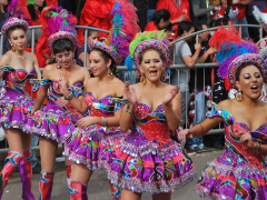 В Боливии во время карнавала обрушился подиум