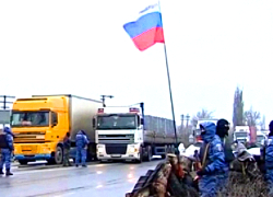 Въезд в Крым перекрыли 18 БТРов и пулеметчики