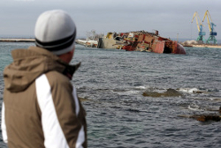 Россияне затопили еще один корабль у базы ВМС Украины