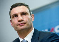 Кличко подает документы для участия в выборах мэра Киева