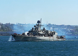 Frigate Hetman Sahaydachniy forces Russian ships to leave Ukrainian waters