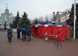 Жители Луганска снесли палатки пьяных сепаратистов