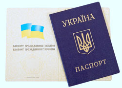 У украинцев в Шереметьево отбирают паспорта