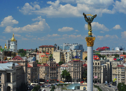 Киев готовится к обороне: город окружают блокпостами