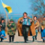 Украинки с ружьями и вилами готовы защищать свою страну (Видео)