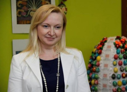 Любовница Януковича ездила на «Мерседесе» с номерами Рады