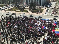 Донецкие сепаратисты начали митинг с того, что обматерили журналистов