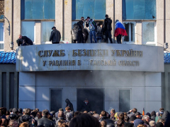 Будынак СБУ ў Луганску замінаваны: 60 чалавек - у закладніках