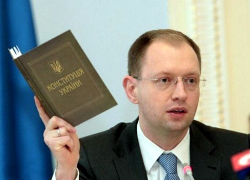 Яценюк: Новая Конституция должна быть обнародована до выборов