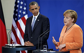 Абама і Меркель дамовіліся не аслабляць санкцыі супраць Масквы