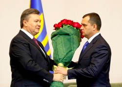 Янукович и Захарченко требуют не сопротивляться террористам