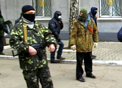 Боевики в Славянске взяли в заложники журналиста и подполковника милиции