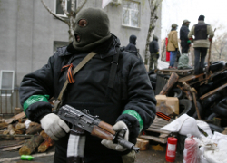 В Виннице боевики в масках пытались попасть в горадминистрацию