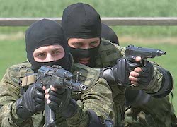 Belarusian special-ops units and Russian airborne troops training at Ukrainian border