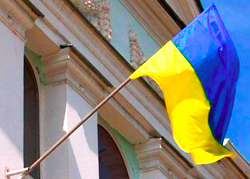 Оккупанты преследуют крымских татар за флаг Украины