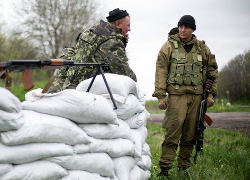 Украінскія сілавікі занялі 10 блокпостаў вакол Славянска