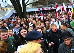 Lukashenka fears Belarusians can take to streets with sticks