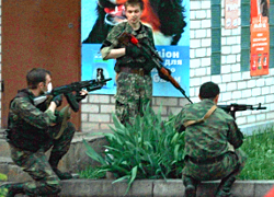 У Луганску баевікі штурмуюць вайсковую частку: ёсць ахвяры