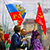 По Минску гуляют люди с флагами России