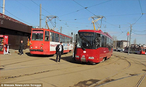 Мэра британского города задержали в Самаре за фото трамвая