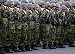 Япония перебрасывает военных к спорным с Китаем островам