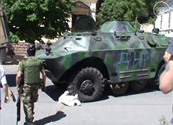 Боевики пригнали БРДМ в центр Мариуполя
