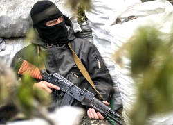 Батальон «Донбасс» ведет бой с террористами в 30 километрах от Донецка