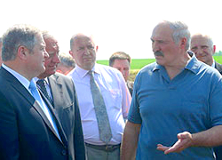 Лукашэнка: Усіх перавесці на ваеннае становішча