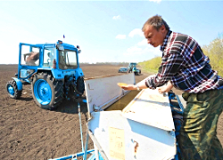 Lukashenka promises “serfdom” in villages