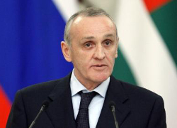 Президент Абхазии согласился уйти в отставку