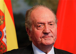 Испанский парламент поддержал отречение короля