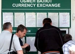 Belarusians go on buying up foreign currency