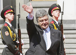 Порошенко стал президентом Украины и пообещал не общаться с нечистью (Видео)