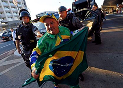 Новыя пратэсты ў Бразіліі: паліцыя ўжыла слёзацечны газ