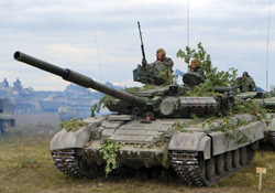 Белорусы соревнуются в стрельбе из танков с ангольцами и монголами