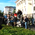Здание посольства РФ в Киеве забрасывают камнями (Видео)