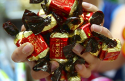 Belarus bans import of Ukrainian sweets