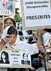 Аргентинские офицеры получили пожизненный срок за убийство епископа