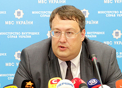 Антон Геращенко: Европа объявила негласное эмбарго на поставки оружия в Украину