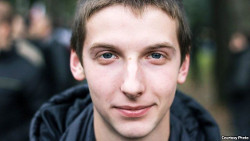 Люди в штатском задержали молодежного активиста Никиту Бровко