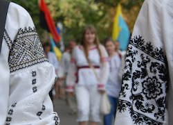 Аниматор в Болгарии запретил украинским детям носить национальную символику