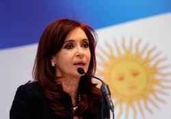 Президента Аргентины обвиняют в убийстве
