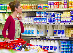 Беларусь купит у Польши 200 тысяч тонн молока и продаст его России