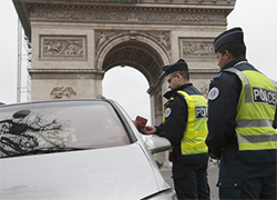 Полиция Франции разыскивает 26-летнюю пособницу террористов
