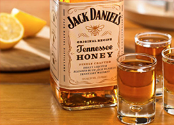 Роспотребнадзор нашел в Jack Daniels средство от клещей