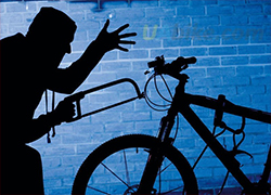 Минчан просят помочь найти серийного похитителя велосипедов