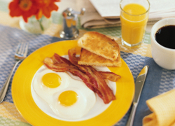 Ученые рассказали о пользе ежедневного завтрака