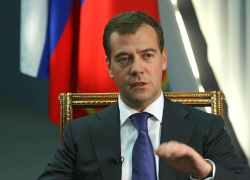 Медведев советует российским бизнесменам обходить Беларусь