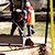 Коммунальщики в Витебске оригинально «чинят» качели на детской площадке (Видео)